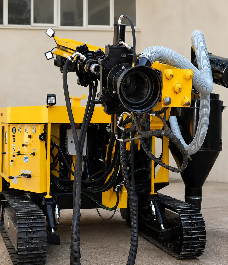 DeepRock 50-C — Perforatrice Cingolata con Compressore a Bordo